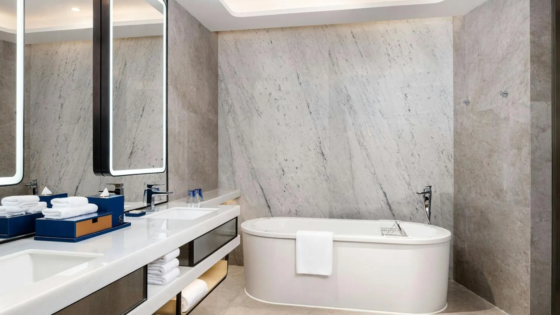 Renaissance Zhuhai Hotel 5*,  Čína